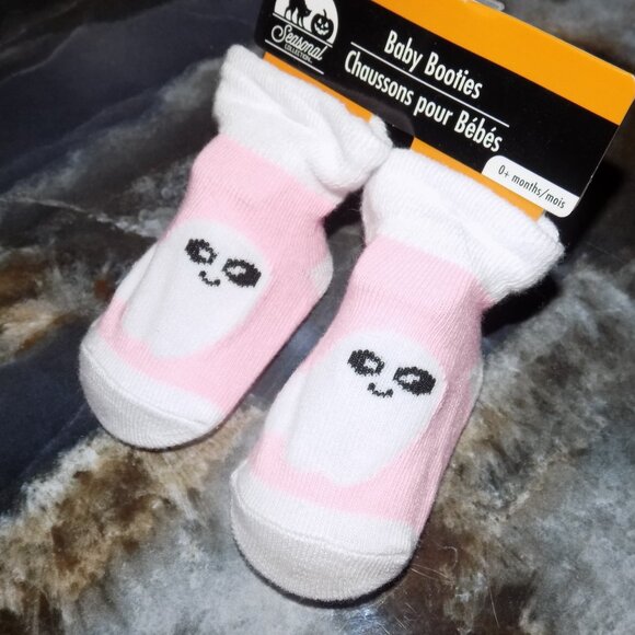SEASONAL COLLECTION HALLOWEEN PINK GHOST BABY BOOTIES W/GRIPPER BOTTOMS NEW - Picture 3 of 6